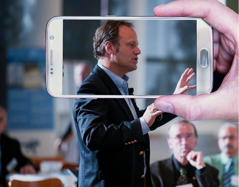 public speaking affascina chi ti ascolta Il segreto per essere efficaci? • Cattura subito l’attenzione, con una citazione o con una domanda. • Scegli un’area specifica del tuo business • Definisci il motivo per cui ti differenzi dalla concorrenza • Non usare termini tecnici • ma soprattutto…trasmetti PASSIONE, attraverso parole e gesti - comunicazione efficace